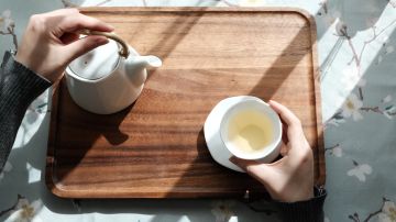 Preparar un té puede ayudarte a tener paz en un día movido.