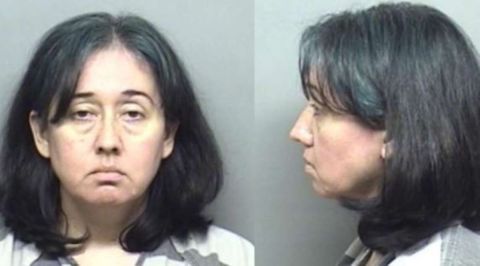 Laura Michelle Lozano, de 46 años, enfrenta cargos por indecencia con un menor.