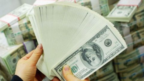 El dólar se mantiene fuerte en el mercado cambiario.