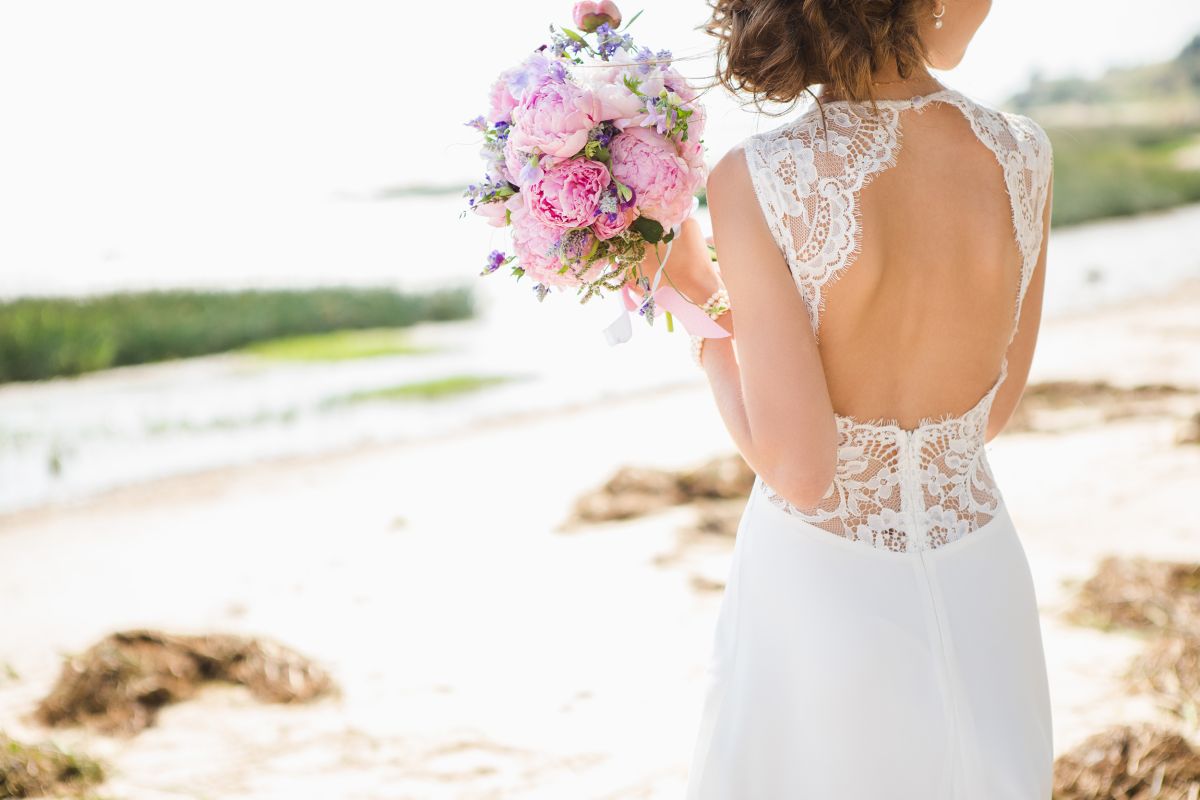 Los mejores vestidos de novia ajustados para las que quieren lucir sexy en su boda - La Opinión