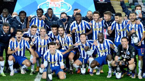 tecatito campéon super copa porto