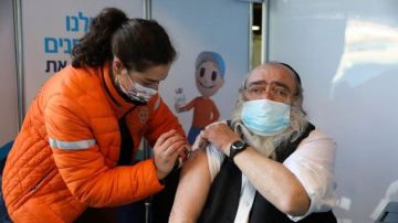 Israel le ha dado prioridad a la vacunación de los mayores de 60 años.