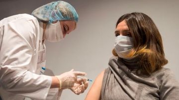 Varios países han comenzado ya con la vacunación masiva de su población.