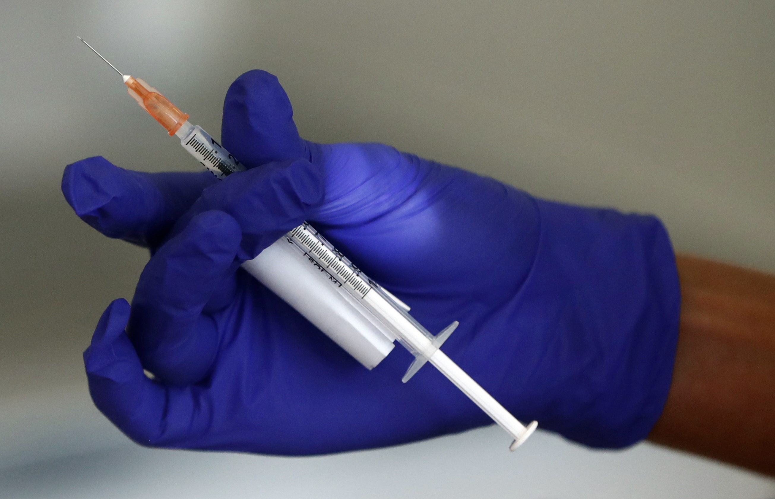 California ha recibido poco menos de 1.3 millones de dosis de vacunas.