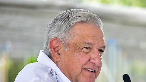 El presidente de México, Andrés Manuel López Obrador, señaló que seguirá utilizando Facebook mientras no lo censuren.
