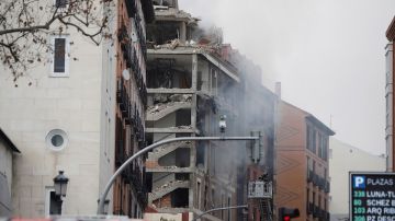 Explosión en edificio de Madrid, en España, deja al menos tres personas muertas.