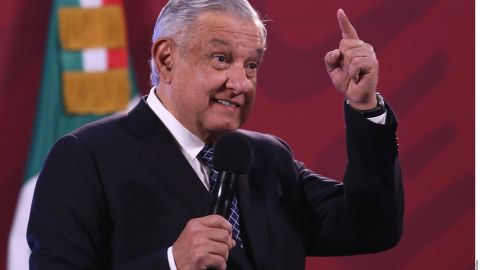 AMLO ofrece asilo político a Julian Assange.