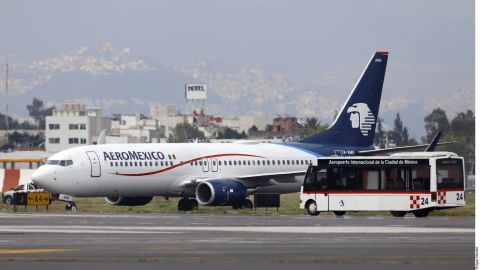Tripulación del vuelo de Aeromexico donde viajó AMLO fue aislada luego de enterarse que el presidente mexicano estaba contagiado por COVID-19.