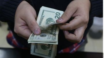 El gobierno de Estados Unidos comenzó a emitir los "cheques de estímulos" de 600 dólares en abril de 2020.