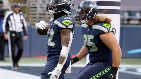 Wheeler (derecha) fichó para los Seahawks en 2019.