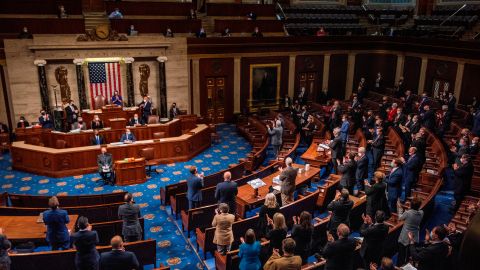 Los miembros del Congreso regresaron al proceso de certificación luego de más de 6 horas de suspensión.