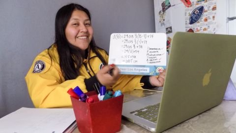 Addy Gutiérrez, miembro de City Year desde el año pasado, asesora en materias como precálculo, inglés y ciencias computacionales.