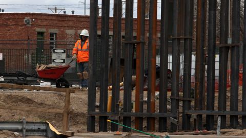 Activistas denunciaron que las obras continuaban durante el fin de semana.