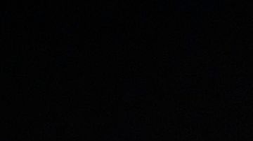 Unas personas observan los juegos pirotécnicos del 4 de Julio de 2020 en Los Ángeles. (Getty Images)