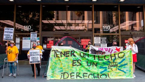 Ha sido una lucha constante desde que inició la pandemia para detener los desalojos y obtener ayuda del gobierno. (Getty Images)