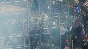 El DHS menciona el ataque al Capitolio el 6 de enero.