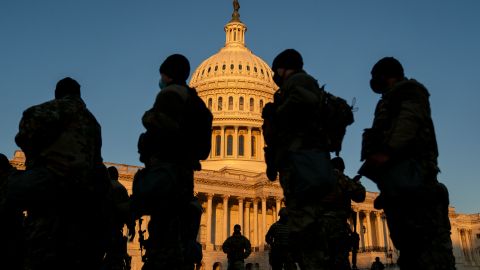 Los militares se mantendrán en guardia hasta la ceremonia de inauguración del presidente electo Joe Biden. / FOTO: GETTY