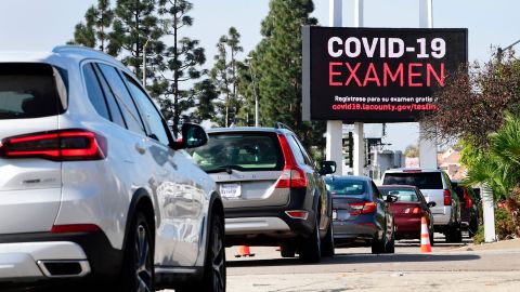 A un año del primer caso de coronavirus en L.A., más de 15,500 personas han muerto.