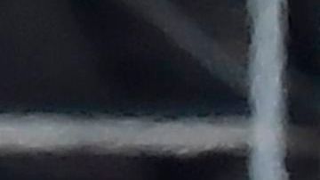 Un residente de Los Ángeles recibe una dosis de la vacuna en el Pomona Fairplex.