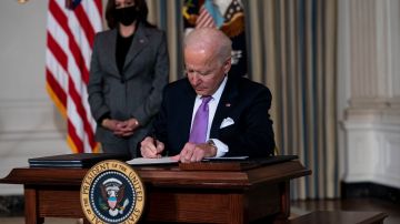 El mismo día de su investidura, Biden firmó 17 órdenes ejecutivas.
