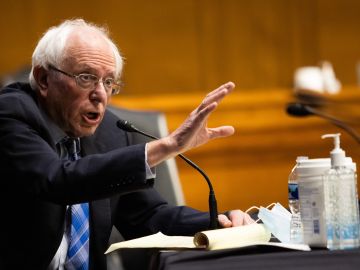 Sanders propone recurrir a las reglas especiales de reconciliación presupuestaria.