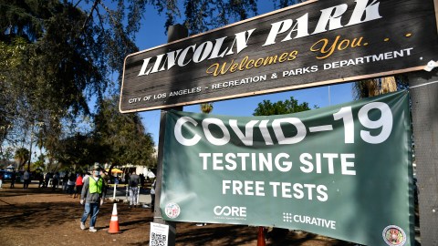 Curative habría suministrado miles de pruebas en Los Ángeles entre diciembre y enero.