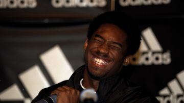 Kobe Bryant en un evento publicitario cuando su carrera empezaba a despegar.