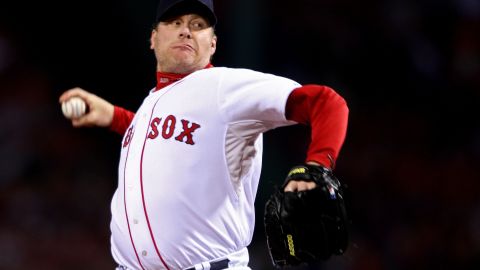 El pitcher Curt Schilling en los playoffs de 2007 con Boston.