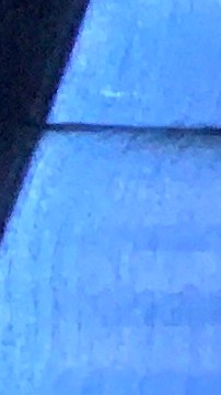 Karla Benavides muestra revistas con cupones. / fotos: cortesía.