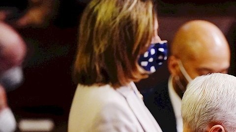 Pence y Pelosi al retomar el control del Congreso el 7 de enero de 2020.
