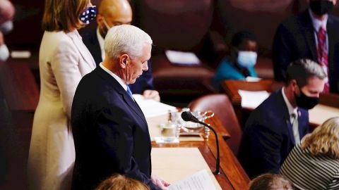 Pence y Pelosi al retomar el control del Congreso el 7 de enero de 2020.