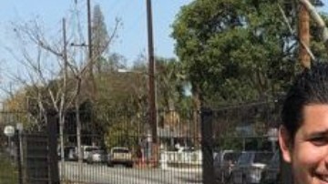 Jessie Salazar aparece con algunos de sus empleados.