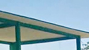 Gobierno mexicano asigna recursos para remodelar estadio de béisbol del equipo de Pío López Obrador (camisa azul), hermano de AMLO.