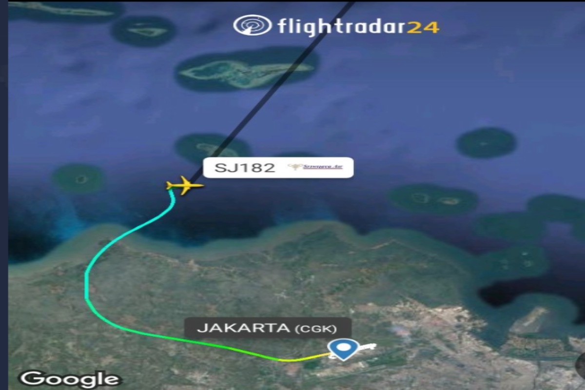 Se estrella avión con 62 personas a bordo en Indonesia