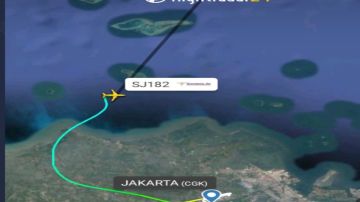 Se estrella avión con 62 personas a bordo en Indonesia