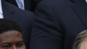 El presidente estadounidense Donald J. Trump junto al entrenador de los New England Patriots, Bill Belichick y elementos de los New England Patriots en la Casa Blanca.