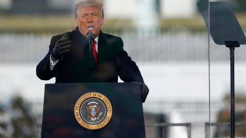 Trump incitó a "parar el robo" de las elecciones. Después ocurrió el asalto al Capitolio.