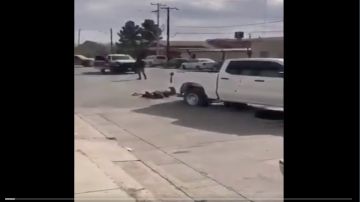 VIDEO: Captan tiroteo en donde sicarios del narco mataron a 3 policías y una mujer