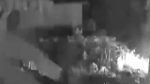 VIDEO: Explota con mina camión blindado del CJNG, sicarios del Mencho así cayeron en trampa