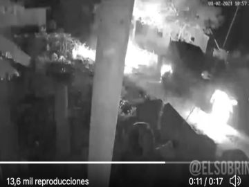 VIDEO: Explota con mina camión blindado del CJNG, sicarios del Mencho así cayeron en trampa