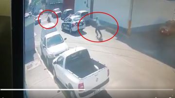 VIDEO: Momento exacto en que ladrones matan a policías tras frustrar asalto