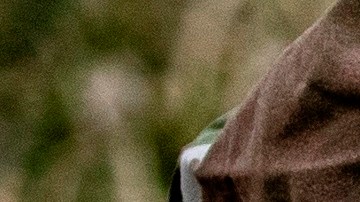 Un efectivo de la Guardia Nacional desplegado en Washington, toma un descanso.