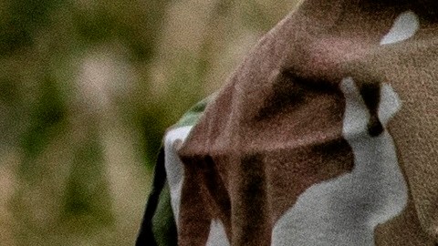 Un efectivo de la Guardia Nacional desplegado en Washington, toma un descanso.