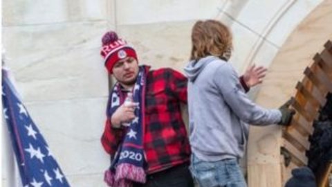 Las imágenes tomadas durante el asalto son una ayuda para el FBI.