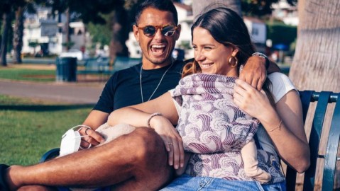 Javier Hernández y Sarah Kohan