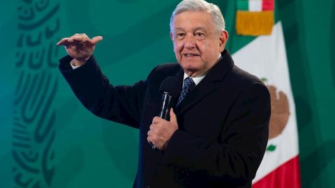 AMLO instruye al canciller Marcelo Ebrard a atender posibilidad de vacunar a indocumentados mexicanos en Estados Unidos.