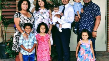 Jorge y Verónica con su familia en Los Ángeles.