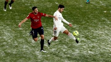 Un helado empate entre Osasuna y RealMadrid bajo la nieve.