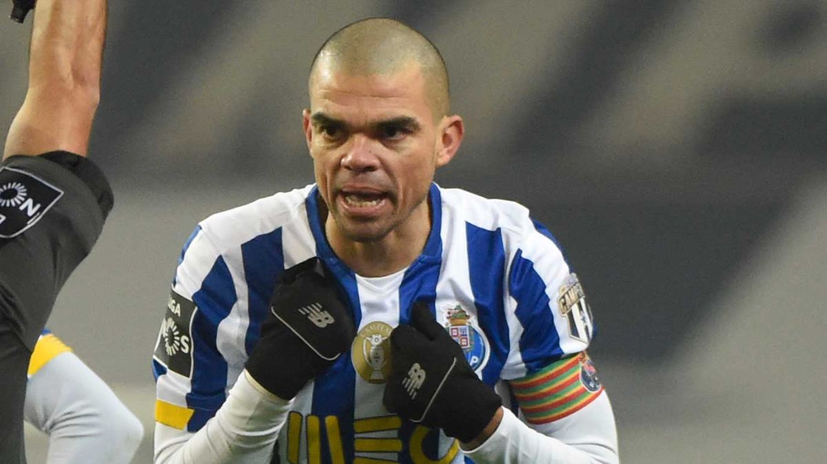 He went crazy: Pepe gave a brutal kick to a Sporting manager and is exposed to a severe sanction