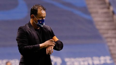 Juan Reynoso será casi con seguridad, el nuevo timonel del Cruz Azul.